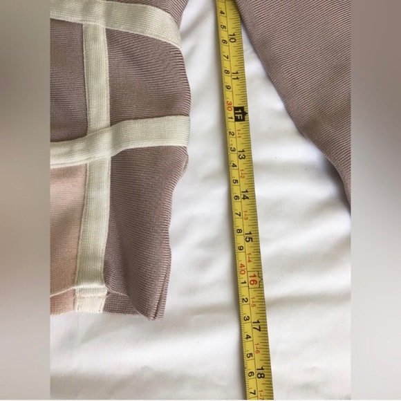 EUC 90’s beautiful Bebe thick multicolored zip up vneck long sleeve top. - Picture 6 of 7